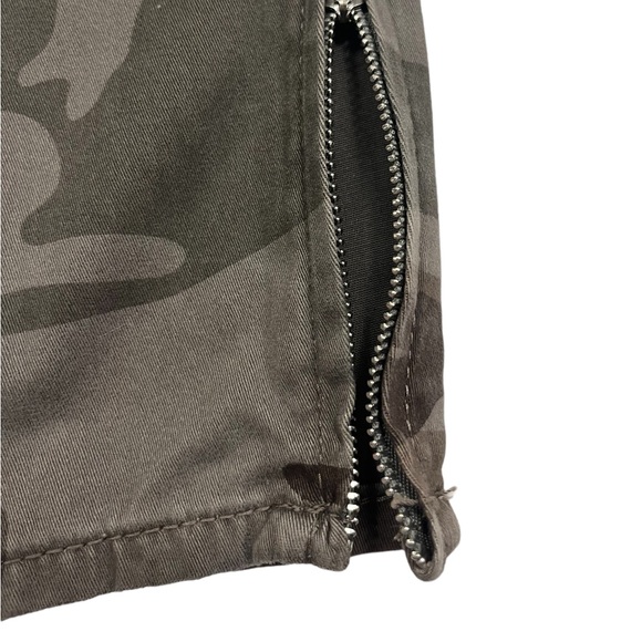 EUC True Religion Camo Ankle Zip Cargo Pants Size 27. - Picture 7 of 9